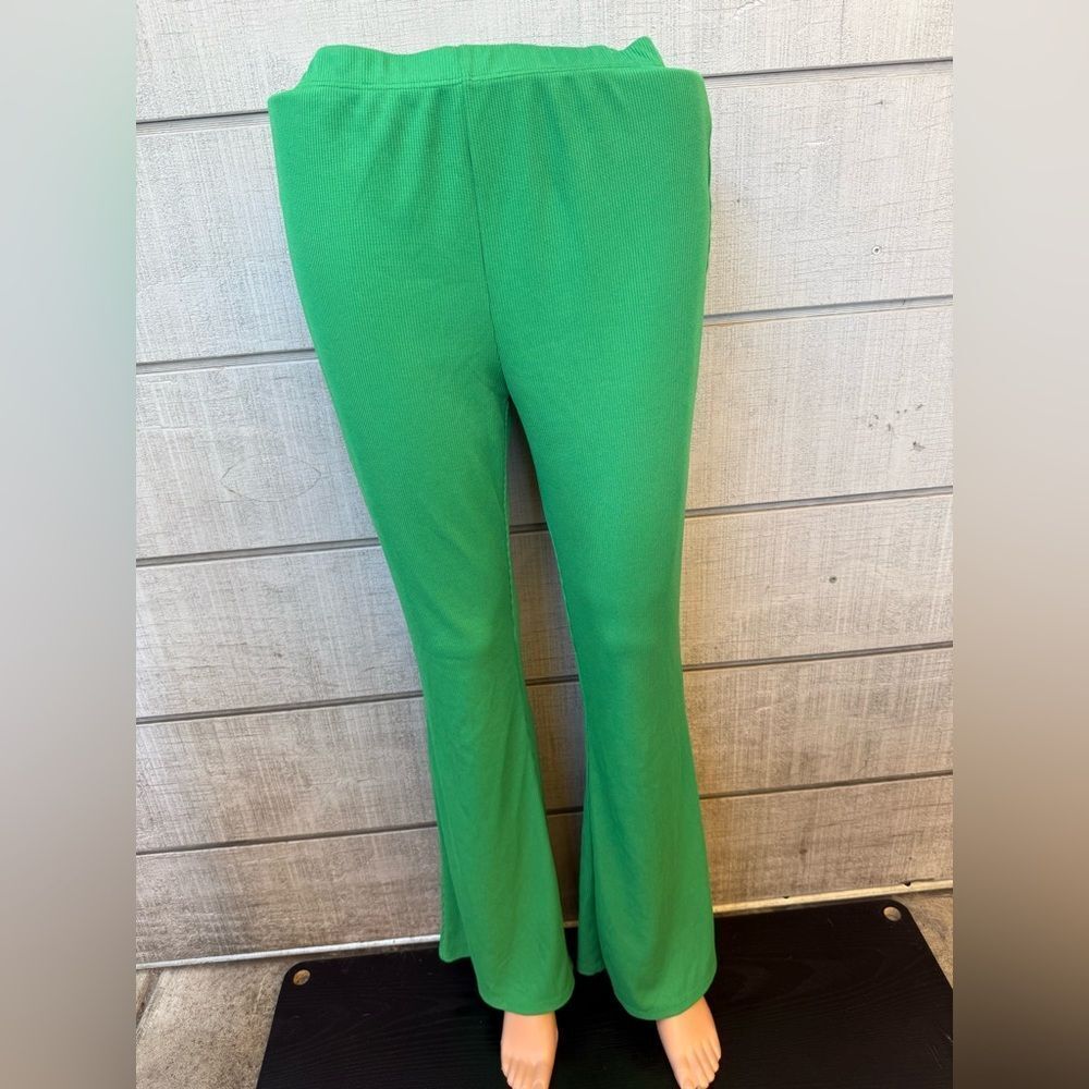 Women’s Love Tree Flare Pants Size Medium